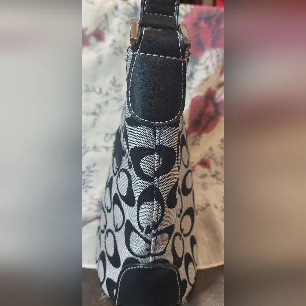 Black & White Signature-Print Shoulder Bag - Classic Monogram Style - Picture 7 of 10